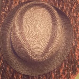 Brown fedora with black trim